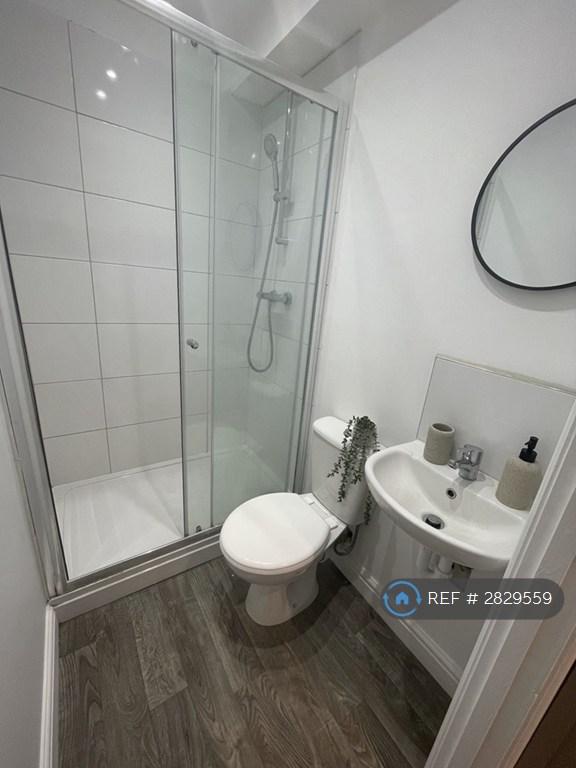 Room 1 En-Suite