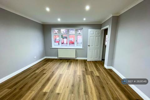 3 bedroom semi-detached house to rent, Farm Road, Brierley Hill, DY5