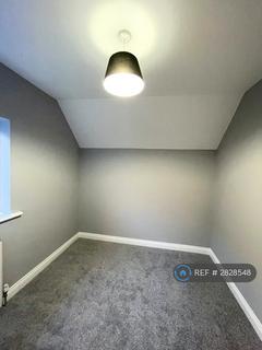 3 bedroom semi-detached house to rent, Farm Road, Brierley Hill, DY5