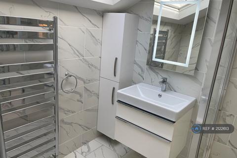 2 bedroom flat to rent, Raleigh Gardens, London, SW2