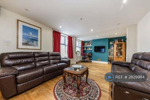 undefined, Portsmouth Road, Surbiton, Surrey, KT6