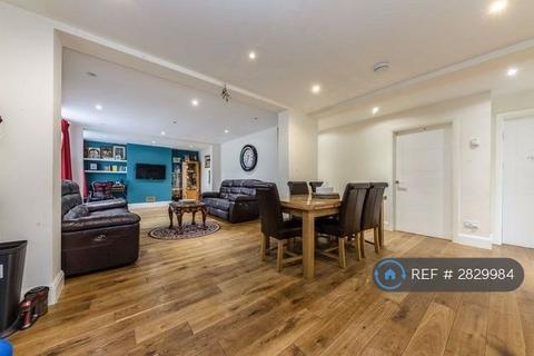 undefined, Portsmouth Road, Surbiton, Surrey, KT6