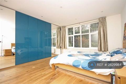 undefined, Portsmouth Road, Surbiton, Surrey, KT6