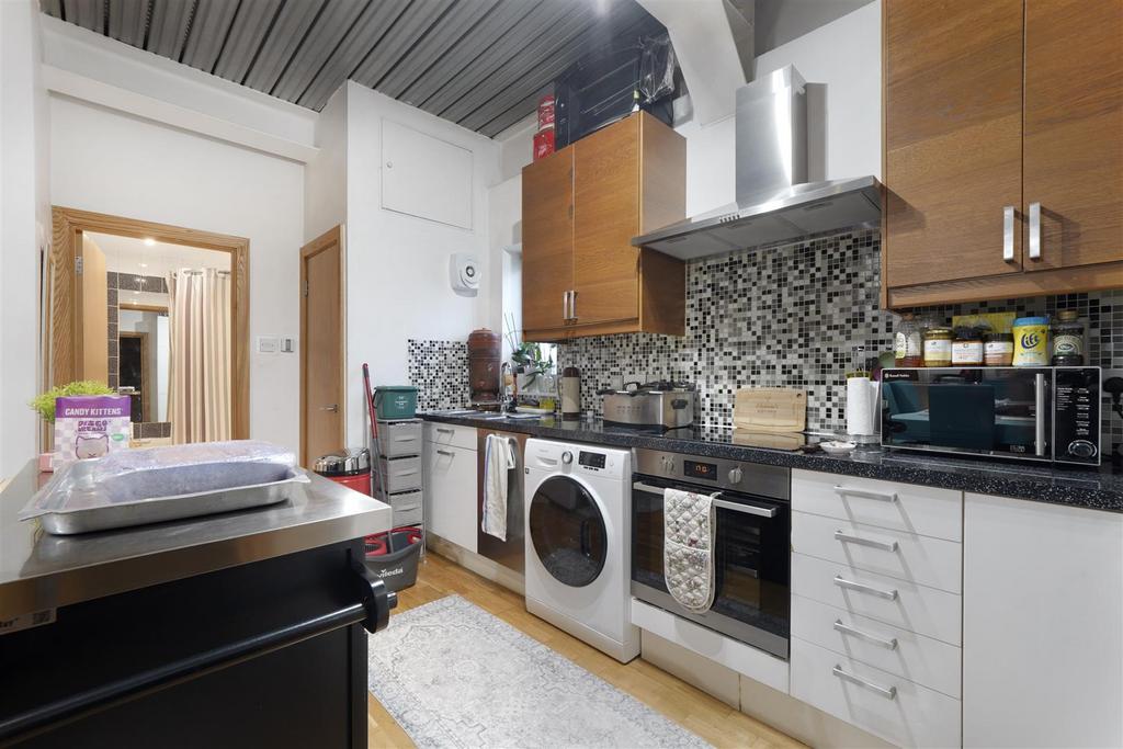 Fitted kitchen with granite worktops