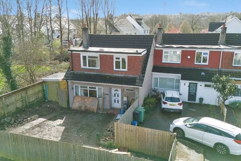 Clos Caewal, Cardiff CF15