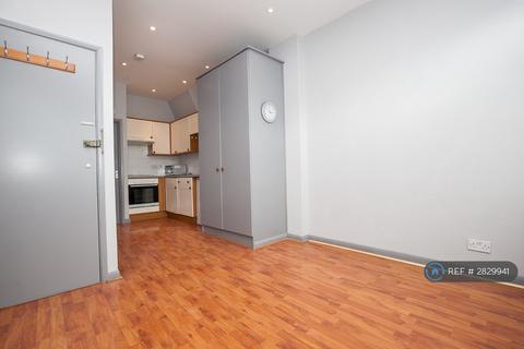 Studio to rent, Tooting Bec, London, SW17