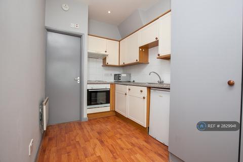 Studio to rent, Tooting Bec, London, SW17