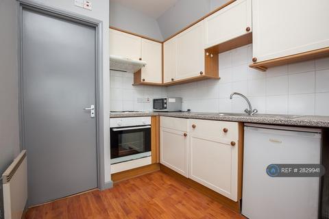 Studio to rent, Tooting Bec, London, SW17