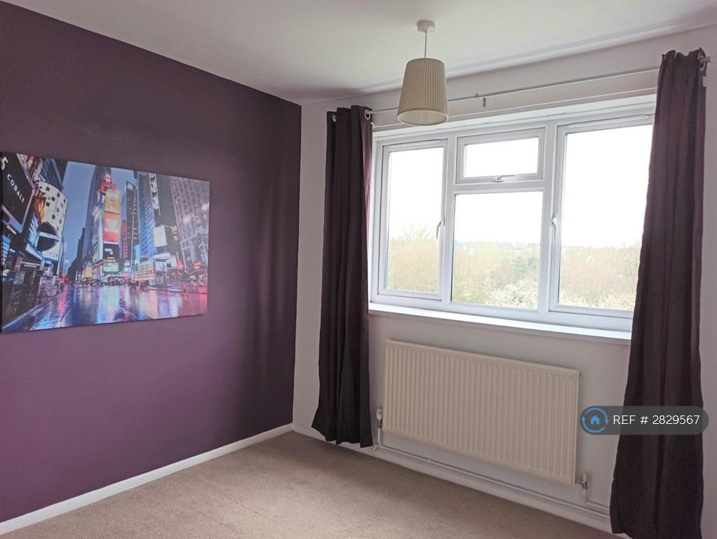 Large Double Bedroom 2