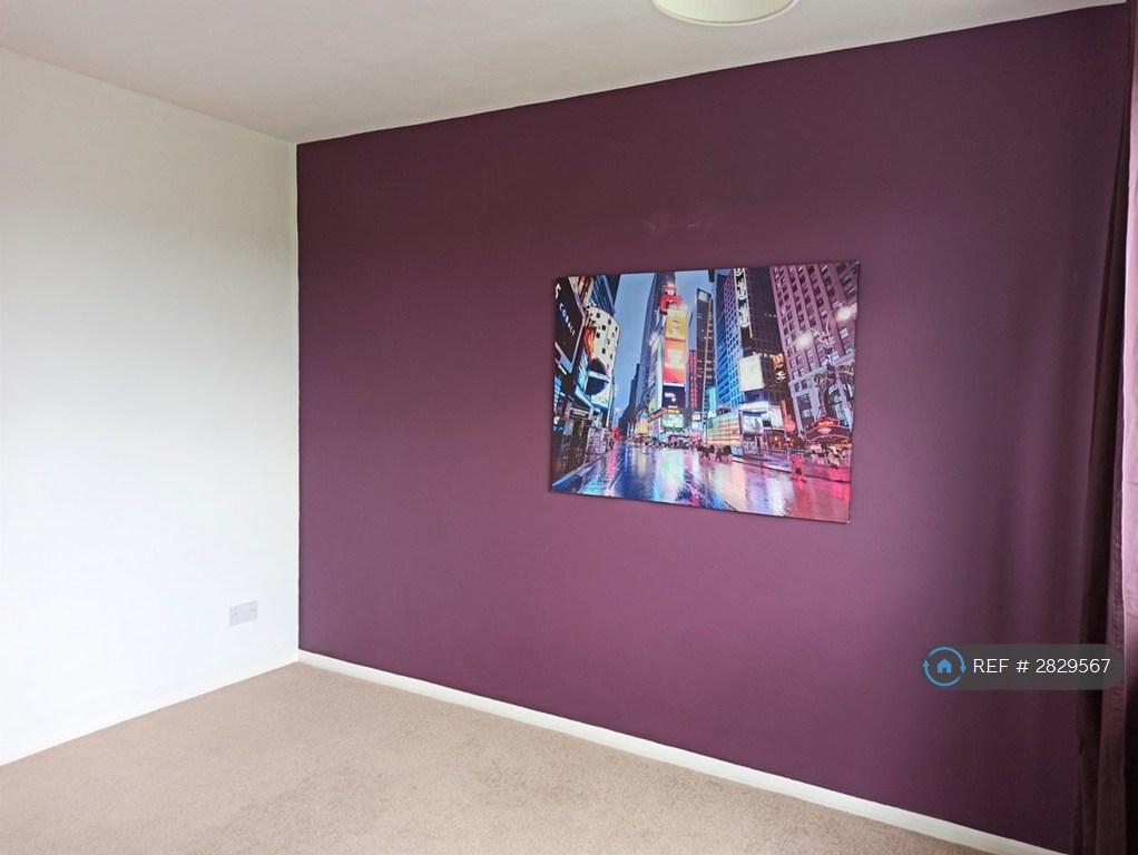 Large Double Bedroom 2
