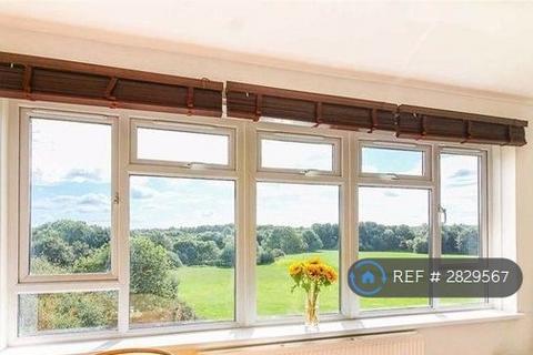 3 bedroom flat to rent, Hornbeam Road, Buckhurst Hill, IG9