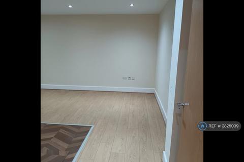 1 bedroom flat to rent, High Road, Ilford, IG1