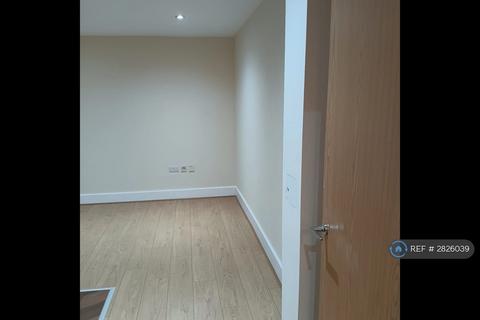 1 bedroom flat to rent, High Road, Ilford, IG1