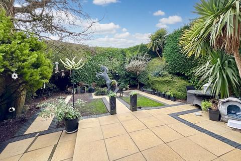 5 bedroom detached house for sale, Greenwood Gardens, Shenley, WD7