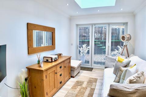 3 bedroom house for sale, Tirfilkins Close, Pontllanfraith, NP12