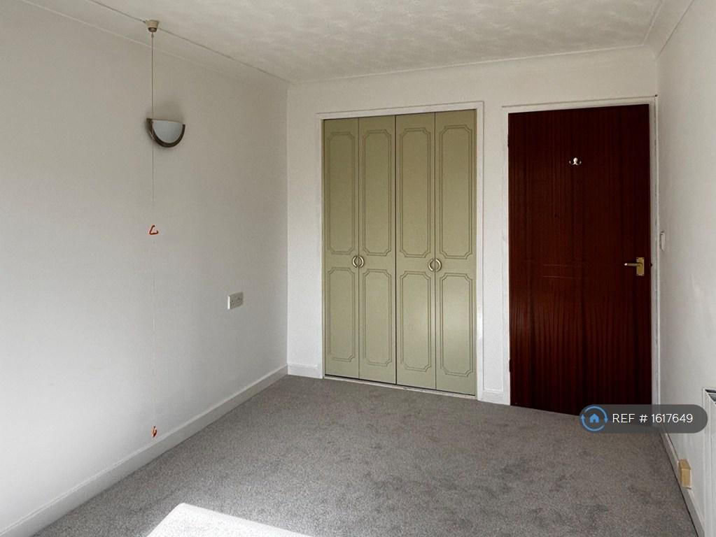 Fitted Wardrobe In Bedroom