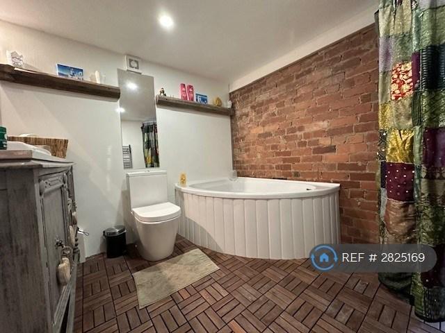 Bedroom 4 Ensuite Bathroom