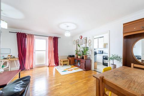 2 bedroom flat for sale, Lucas Close, Willesden Green, London, NW10