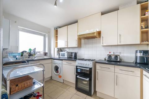 2 bedroom flat for sale, Lucas Close, Willesden Green, London, NW10