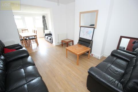 4 bedroom detached house to rent, Heathside Road Withington