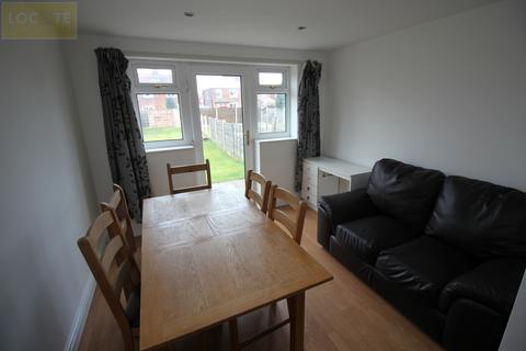 4 bedroom detached house to rent, Heathside Road Withington