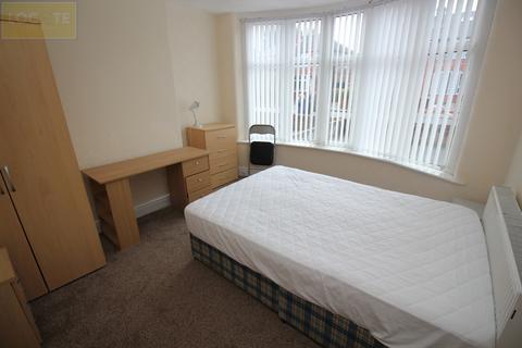 4 bedroom detached house to rent, Heathside Road Withington