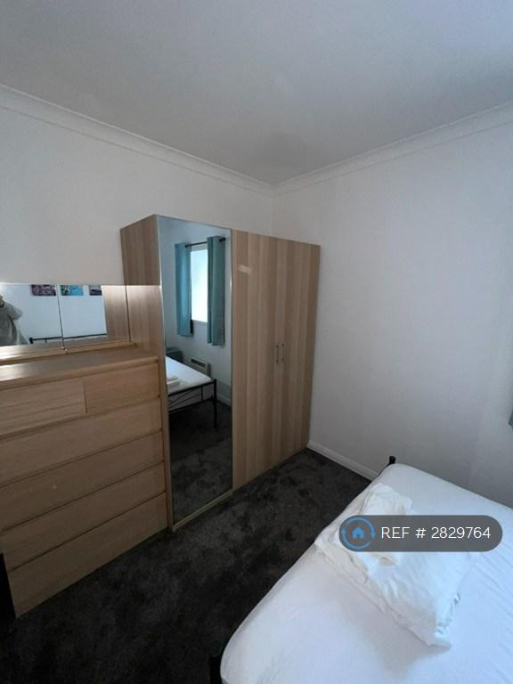Bedroom 1 (2)