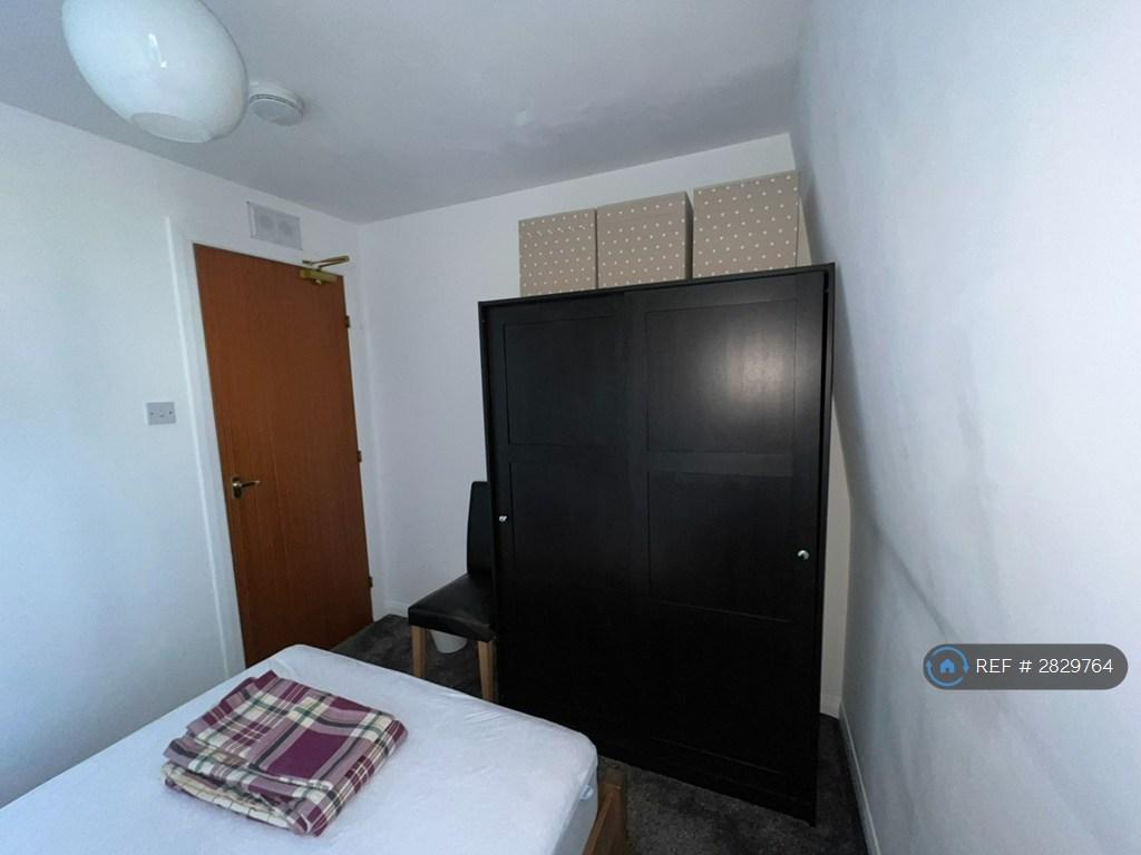 Bedroom 2 (2)