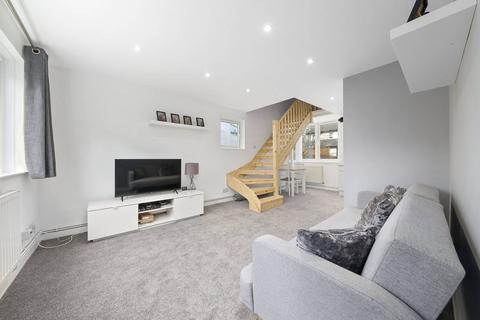 undefined, East Smithfield, Tower Hill, London, E1W