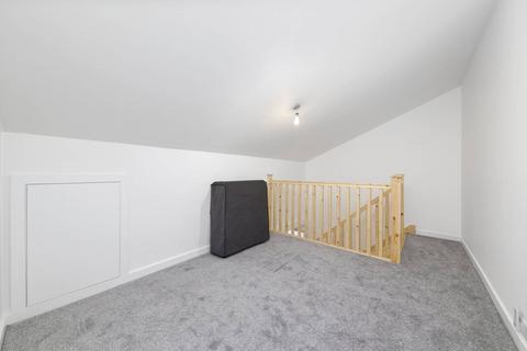 undefined, East Smithfield, Tower Hill, London, E1W