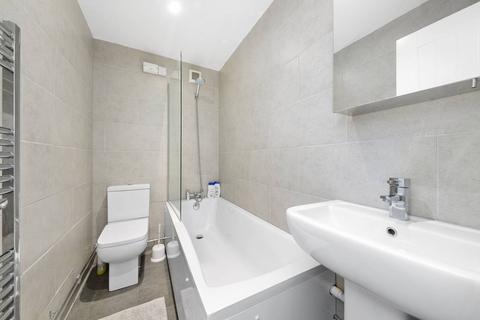 undefined, East Smithfield, Tower Hill, London, E1W
