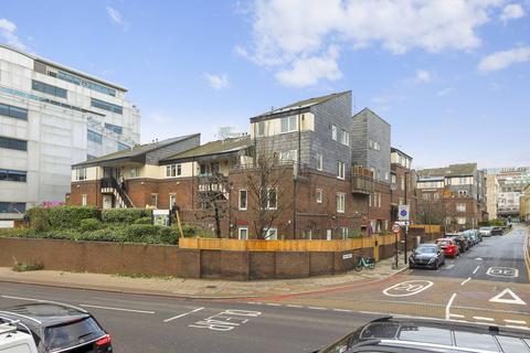 undefined, East Smithfield, Tower Hill, London, E1W