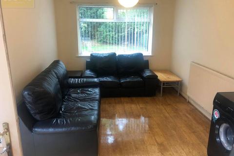 4 bedroom semi-detached house to rent, Lathom Road, Manchester, Greater Manchester