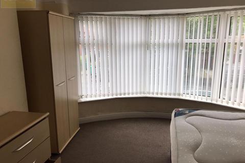 4 bedroom semi-detached house to rent, Lathom Road, Manchester, Greater Manchester