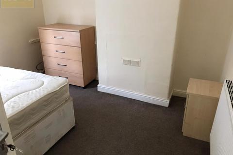 4 bedroom semi-detached house to rent, Lathom Road, Manchester, Greater Manchester