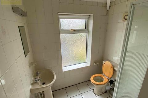 4 bedroom semi-detached house to rent, Lathom Road, Manchester, Greater Manchester