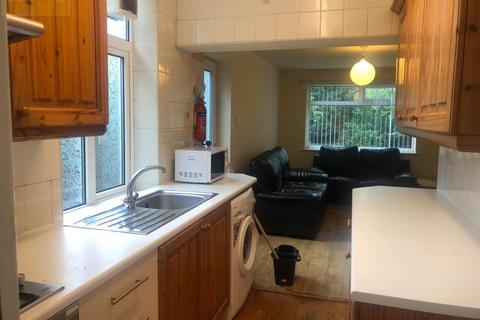 4 bedroom semi-detached house to rent, Lathom Road, Manchester, Greater Manchester