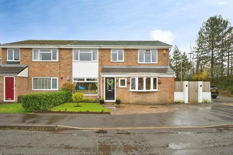 undefined, Clos Leland, Llantrisant, Pontyclun