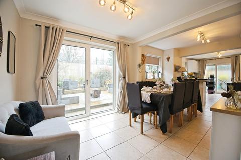 undefined, Clos Leland, Llantrisant, Pontyclun