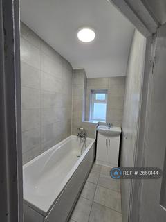3 bedroom end of terrace house to rent, Dawson Avenue, Barking, IG11
