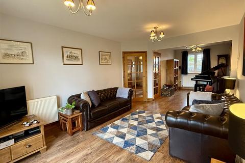undefined, Clos Treventy, Cefneithin, Llanelli