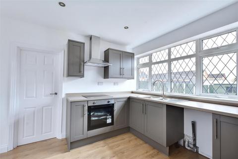 3 bedroom semi-detached house to rent, Regent Street, Ilkeston, DE7 5RG