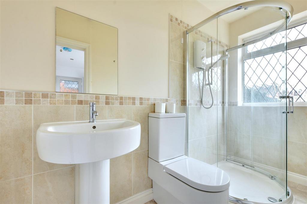 010 Shower room.jpg