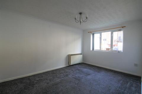 1 bedroom flat to rent, Trafalgar Court, Great Yarmouth