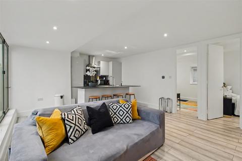 2 bedroom apartment to rent, Abbey Road, West Hampstead, London, NW6