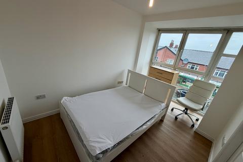 4 bedroom house to rent, Platt Lane, Manchester, M14