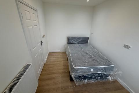 4 bedroom house to rent, Platt Lane, Manchester, M14