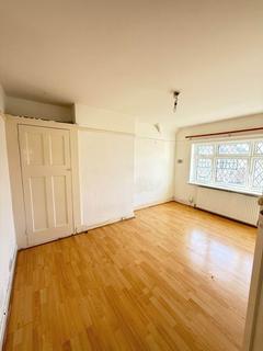 4 bedroom semi-detached house to rent, Heston Avenue, Heston