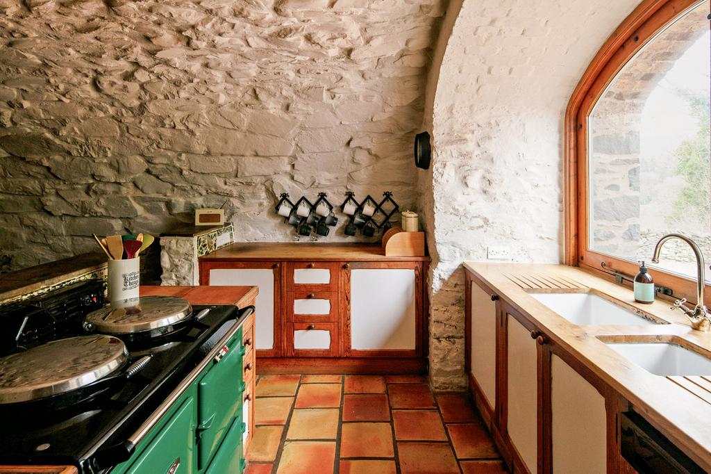 331029 - kitchen3.jpg