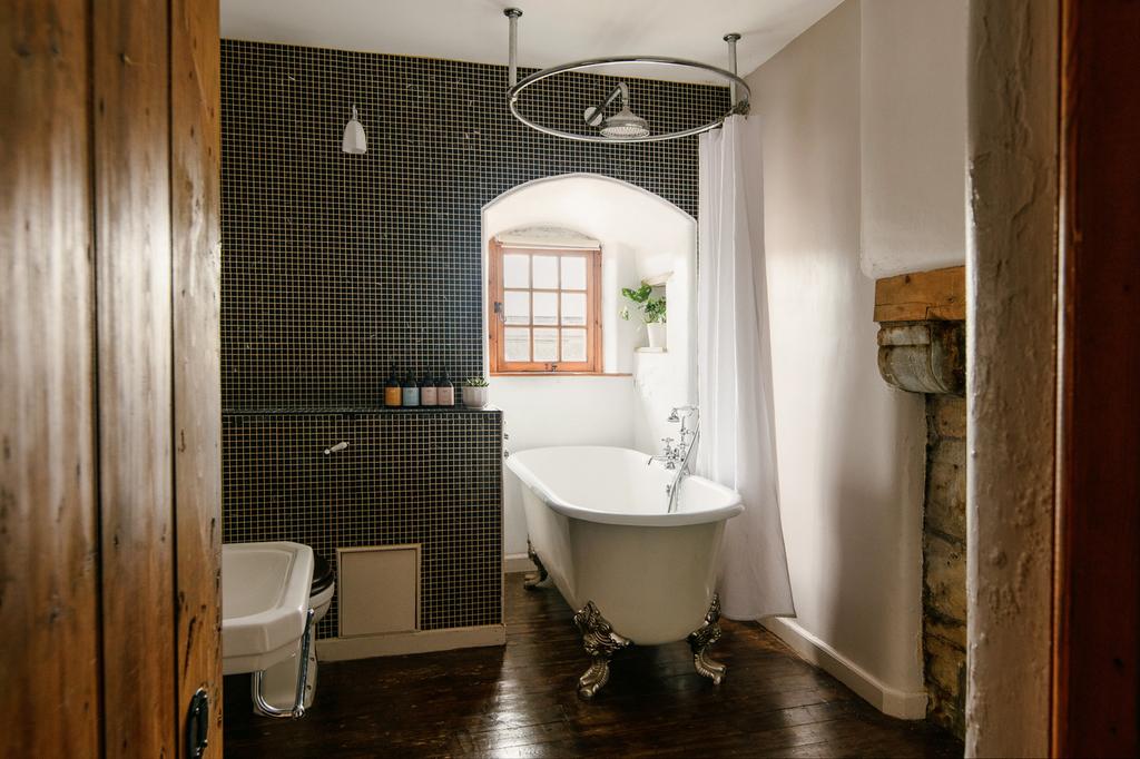331019 - bathroom.jpg